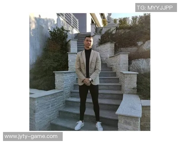 足球球星私服穿搭解析展现场下不一样的时尚魅力